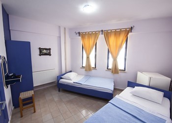 Gürkol Pansiyon - 2 No 2 single beds room in Bozcaada